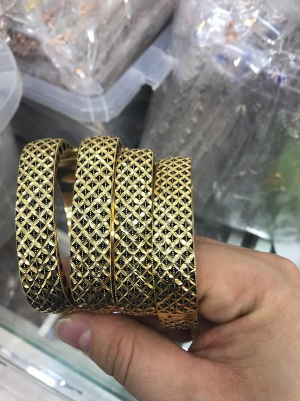 دستبند پهن سیاه قلم طرح طلا