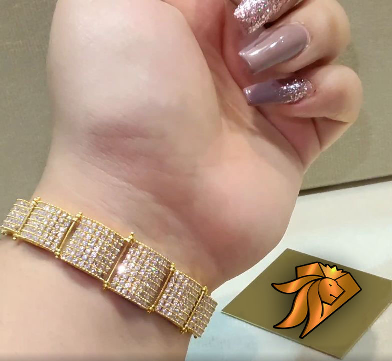 تصویر سوم - دستبند کونیک جواهری طرح الماسی