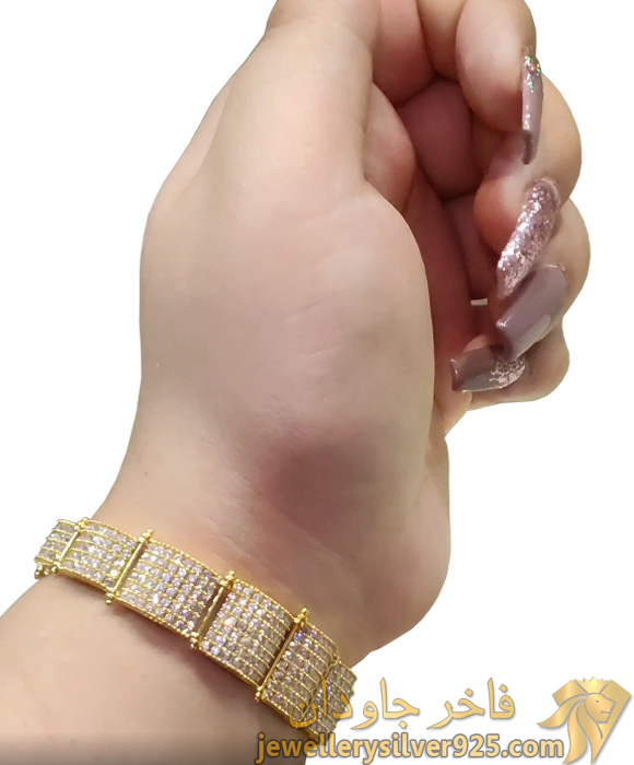 دستبند کونیک جواهری طرح الماسی تصویر دوم
