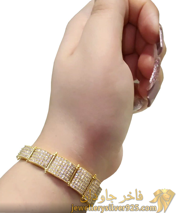دستبند کونیک جواهری طرح الماسی تصویر سوم
